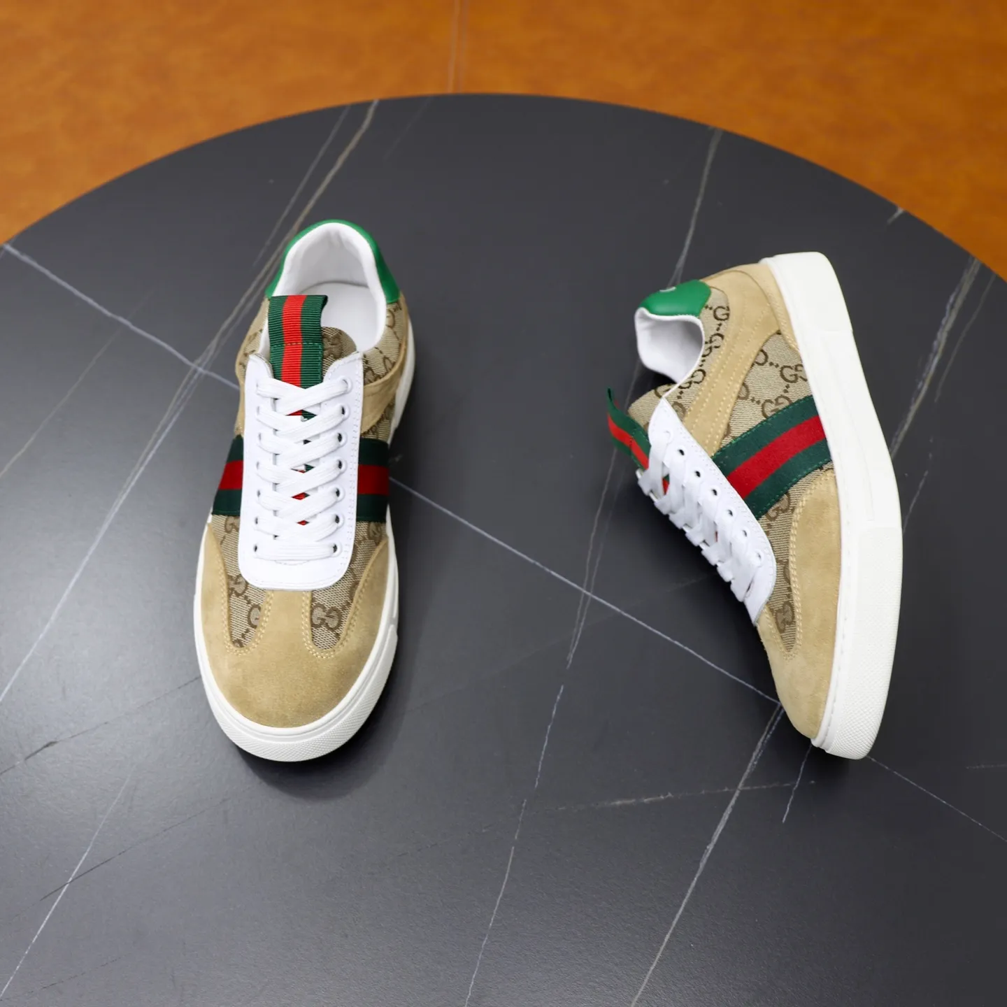 Ex-factory price: 440💰🙅‍♂️🙅‍♂️🙅‍♂️ Brand: GUCCI Standard code: 38-44 (45 customized) Grade: Same as the official website Material: Original material splicing Comfortable and breathable lining Lightweight and wear-resistant sports outsole Style category: Men's fashionable casual shoes Running sneakers Distinguished luxury brand elements Top luxury Color: actual picture color